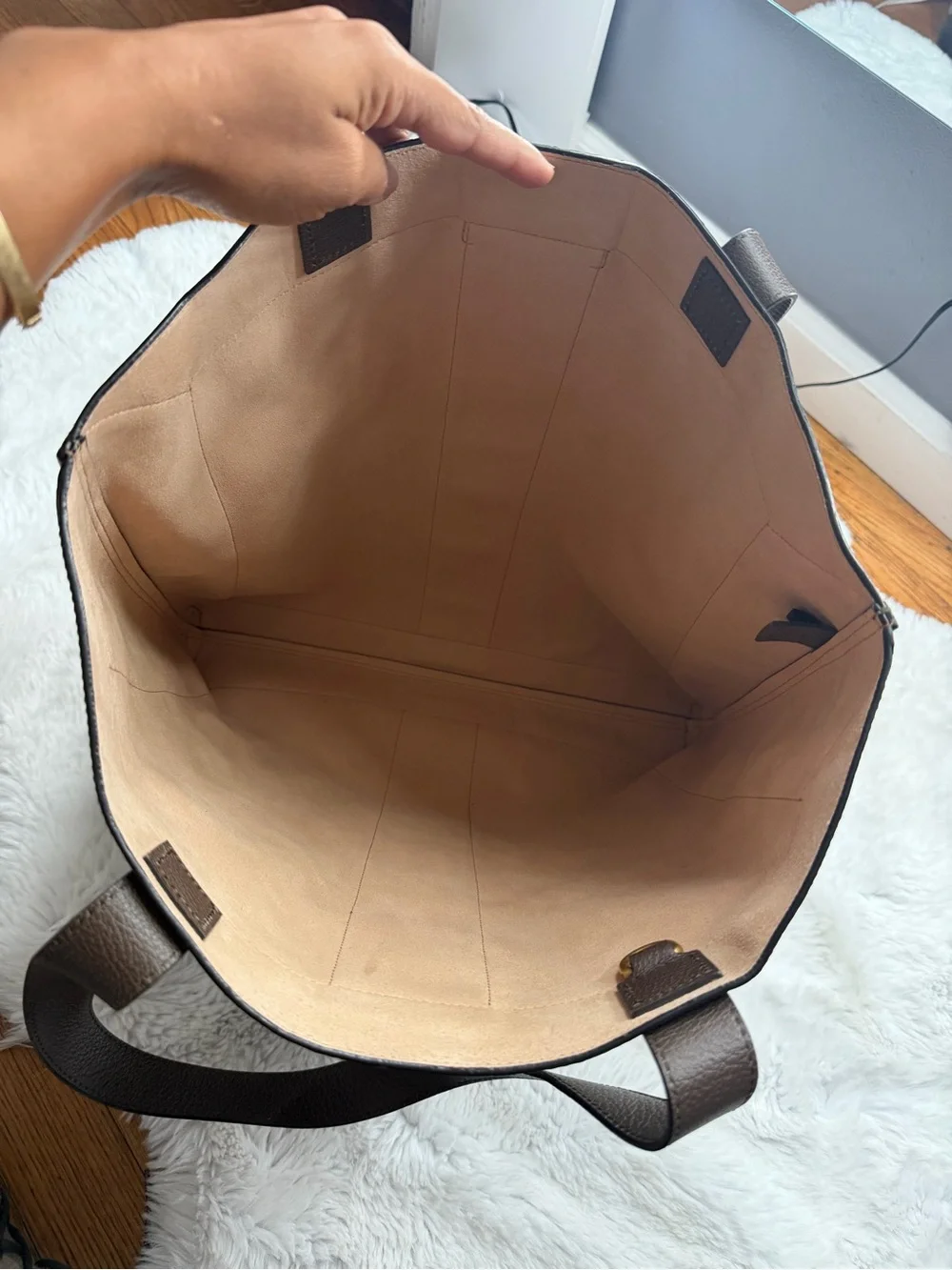Gucci messenger tote